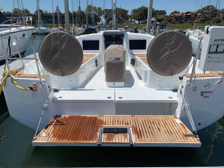 SV Rabbit Hole underway on the Bay